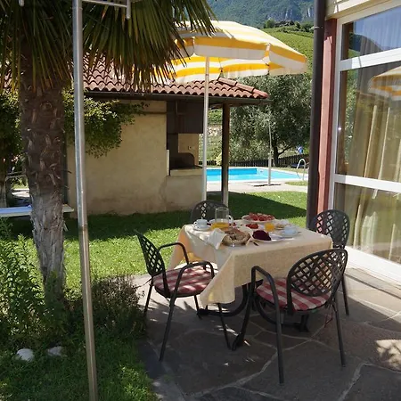 Ferienwohnungen Hof im Feld Hotel *
