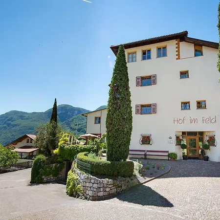 Hotel Ferienwohnungen Hof im Feld *