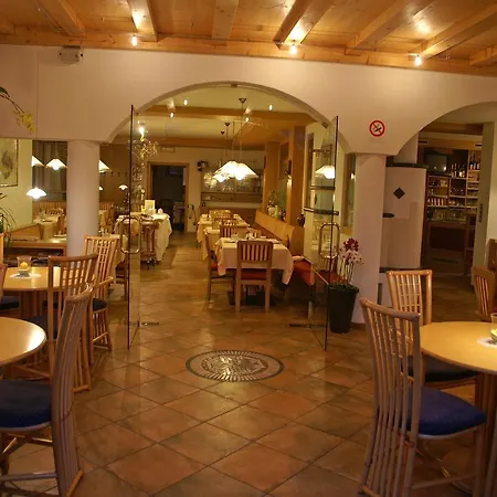 Ferienwohnungen Hof im Feld Hotel *