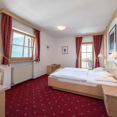 Hotel Ferienwohnungen Hof im Feld *