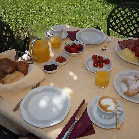 Ferienwohnungen Hof im Feld Hotel *