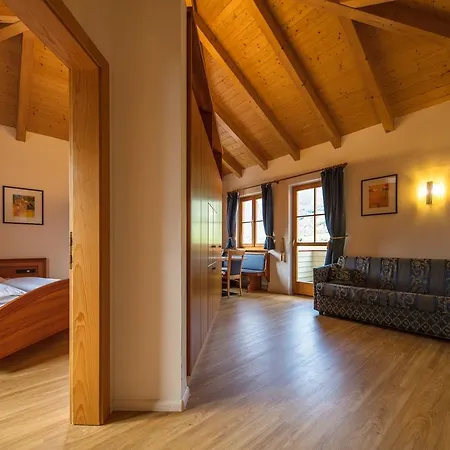 Hotel Ferienwohnungen Hof im Feld