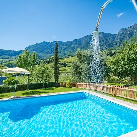 Ferienwohnungen Hof im Feld Hotel *