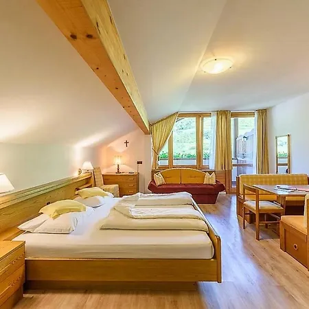 Hotel Ferienwohnungen Hof im Feld